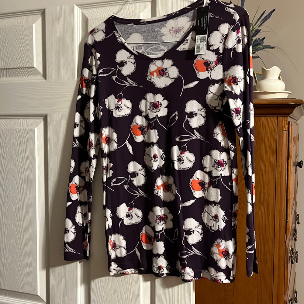 NWT daisy fuentes long sleeve T